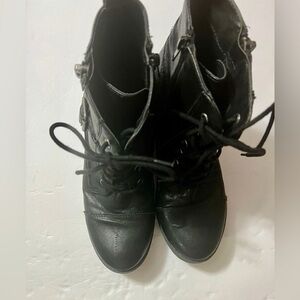 SUGAR AND COMBST CHUNKY HEAL ANKLE BOOTS SIZE 7M